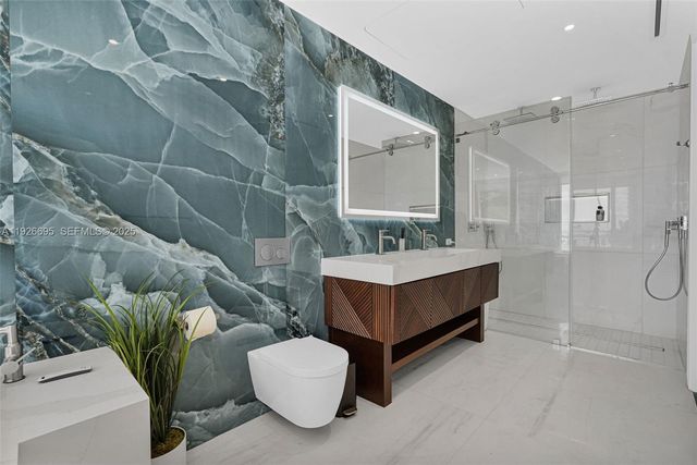 300 Biscayne Boulevard Way 301E, Miami, FL 33131