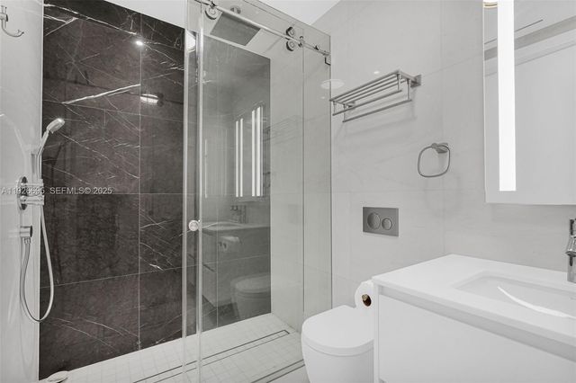 300 Biscayne Boulevard Way 301E, Miami, FL 33131