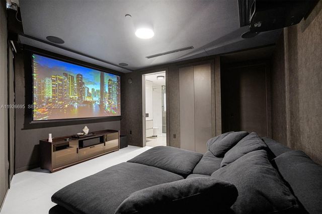 300 Biscayne Boulevard Way 301E, Miami, FL 33131