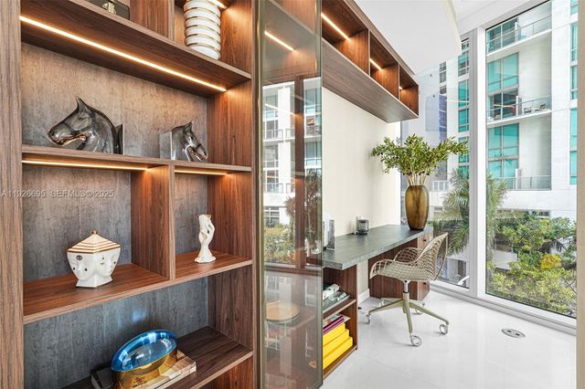 300 Biscayne Boulevard Way 301E, Miami, FL 33131