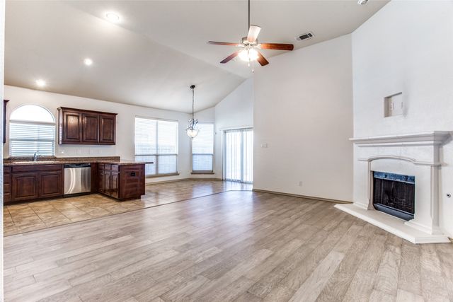 6612 Friendsway Drive, Fort Worth, TX 76137