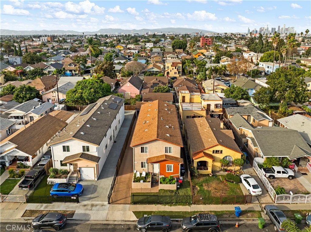 831 W 50th, Los Angeles, CA 90037 — photo 2