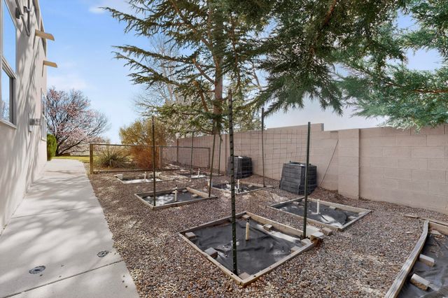 12520 Crested Moss Road NE, Albuquerque, NM 87122