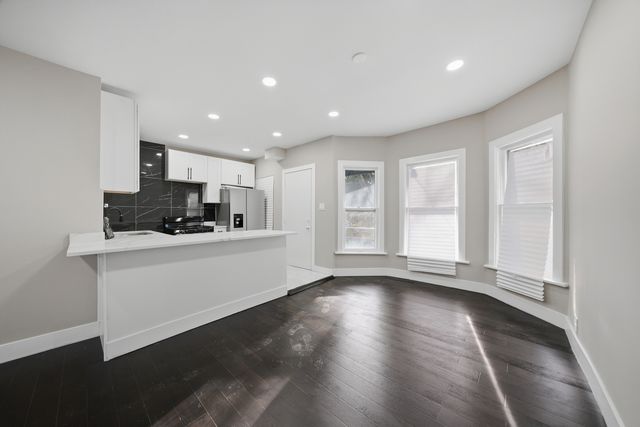 122 N Long Avenue, Chicago, IL 60644