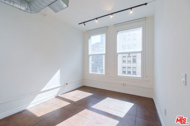 215 W 7th Street 707, Los Angeles, CA 90014