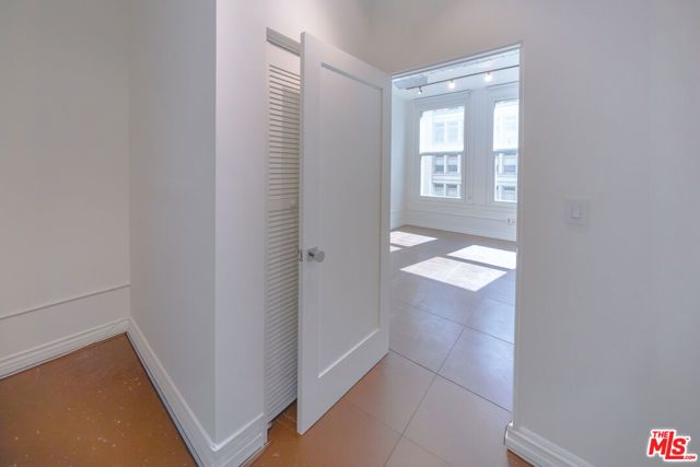 215 W 7th Street 707, Los Angeles, CA 90014