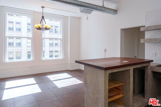 215 W 7th Street 707, Los Angeles, CA 90014