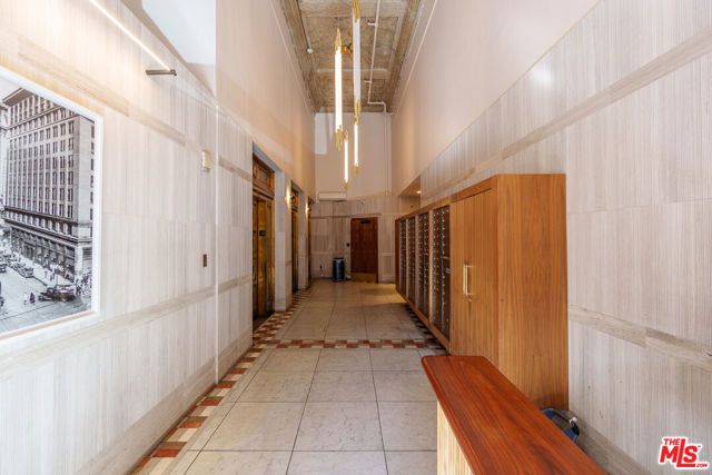 215 W 7th Street 707, Los Angeles, CA 90014