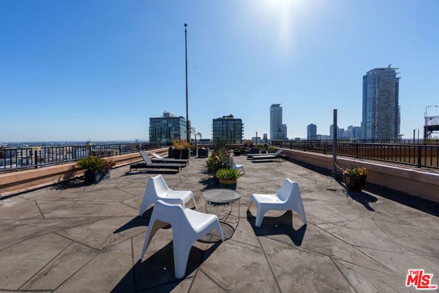 215 W 7th Street 707, Los Angeles, CA 90014