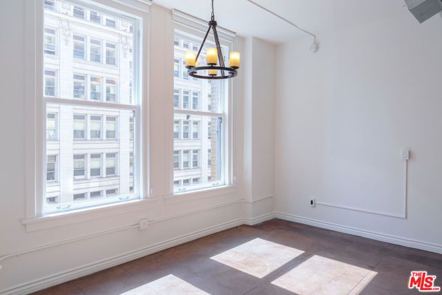 215 W 7th Street 707, Los Angeles, CA 90014
