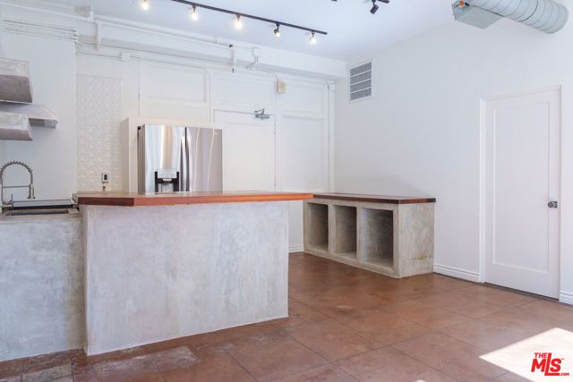 215 W 7th Street 707, Los Angeles, CA 90014