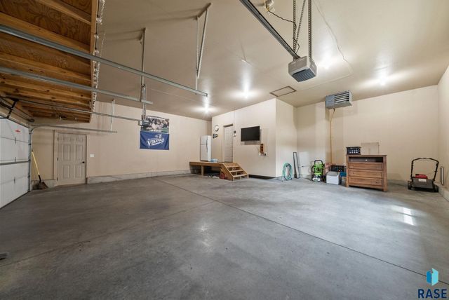 1304 S Thecla Ave Avenue, Sioux Falls, SD 57106