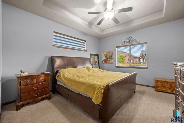 1304 S Thecla Ave Avenue, Sioux Falls, SD 57106