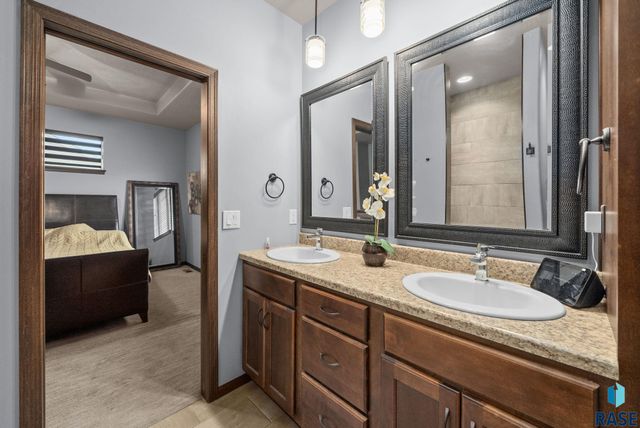 1304 S Thecla Ave Avenue, Sioux Falls, SD 57106