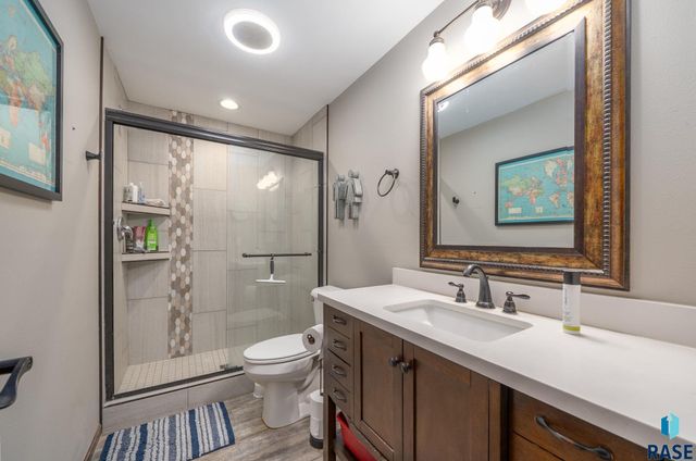 1304 S Thecla Ave Avenue, Sioux Falls, SD 57106