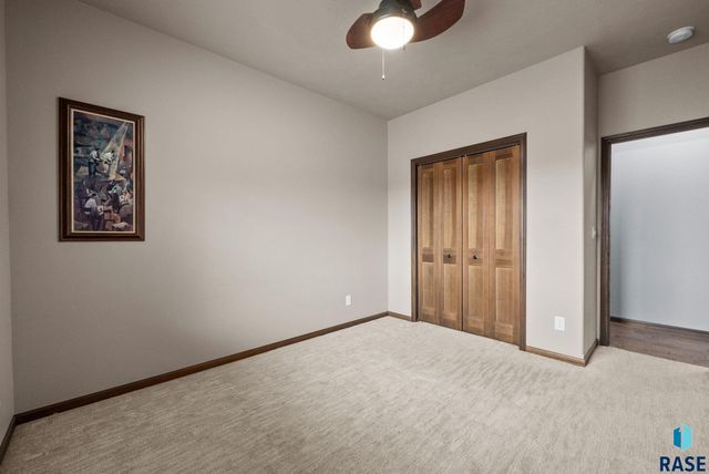 1304 S Thecla Ave Avenue, Sioux Falls, SD 57106