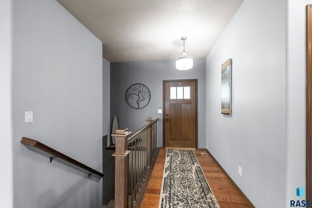 1304 S Thecla Ave Avenue, Sioux Falls, SD 57106