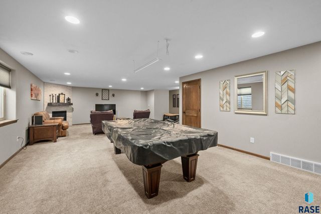 1304 S Thecla Ave Avenue, Sioux Falls, SD 57106