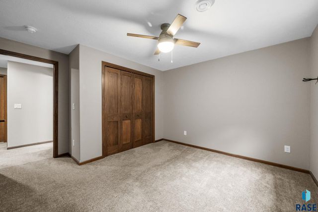 1304 S Thecla Ave Avenue, Sioux Falls, SD 57106