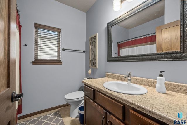 1304 S Thecla Ave Avenue, Sioux Falls, SD 57106