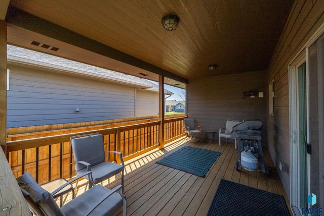 1304 S Thecla Ave Avenue, Sioux Falls, SD 57106