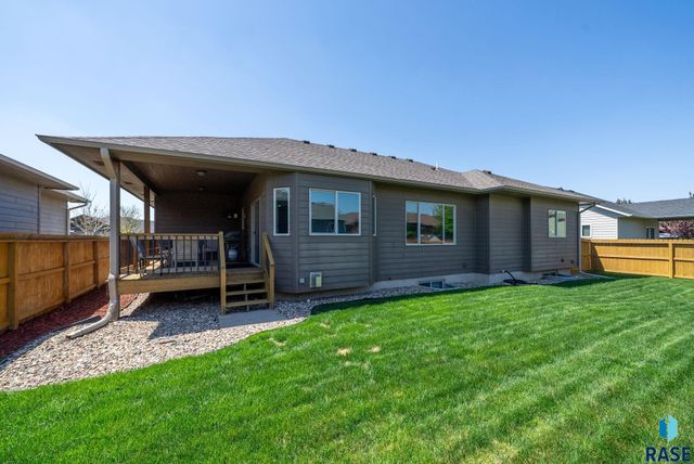 1304 S Thecla Ave Avenue, Sioux Falls, SD 57106