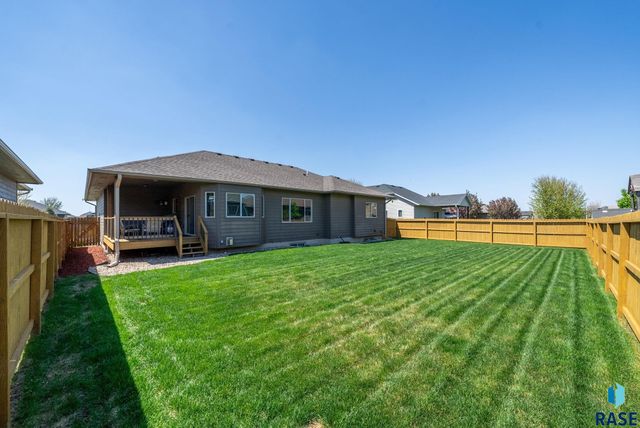 1304 S Thecla Ave Avenue, Sioux Falls, SD 57106