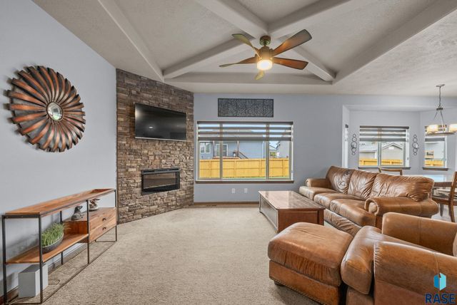 1304 S Thecla Ave Avenue, Sioux Falls, SD 57106