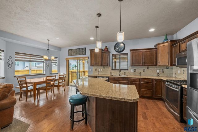 1304 S Thecla Ave Avenue, Sioux Falls, SD 57106