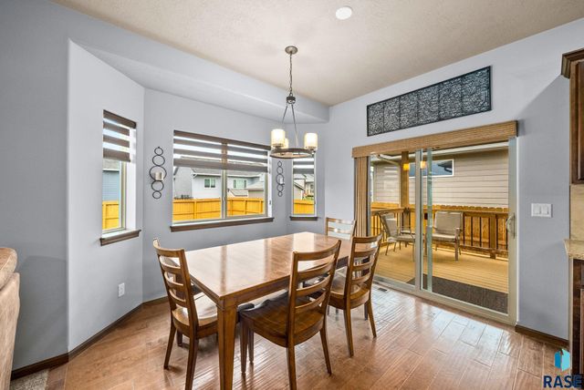 1304 S Thecla Ave Avenue, Sioux Falls, SD 57106