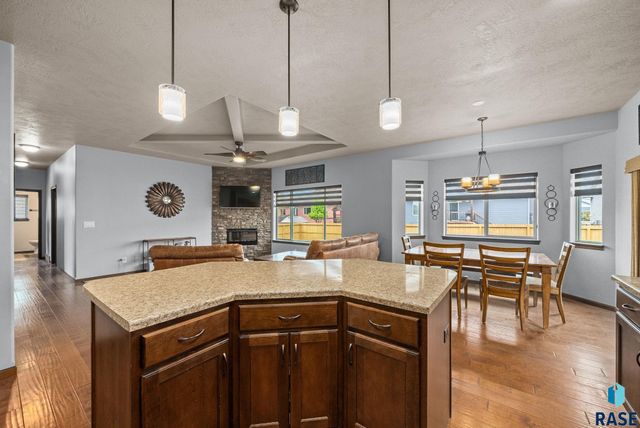 1304 S Thecla Ave Avenue, Sioux Falls, SD 57106