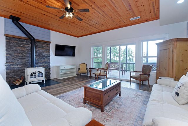 732 Ridge Pointe Way, Blairsville, GA 30512