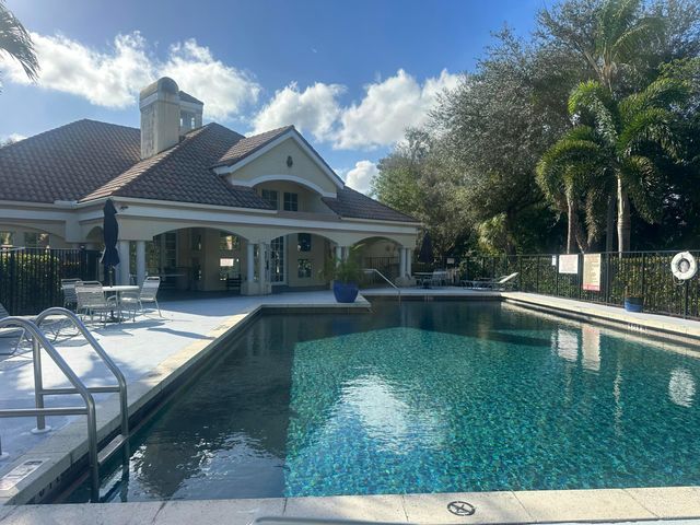 815 W Boynton Beach Boulevard 13-206, Boynton Beach, FL 33426