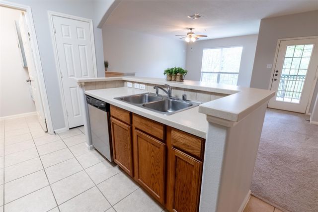 6607 Lake Woodlands Drive 624, The Woodlands, TX 77382