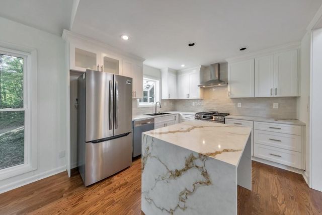 210 Brandenburgh Circle, Roswell, GA 30075