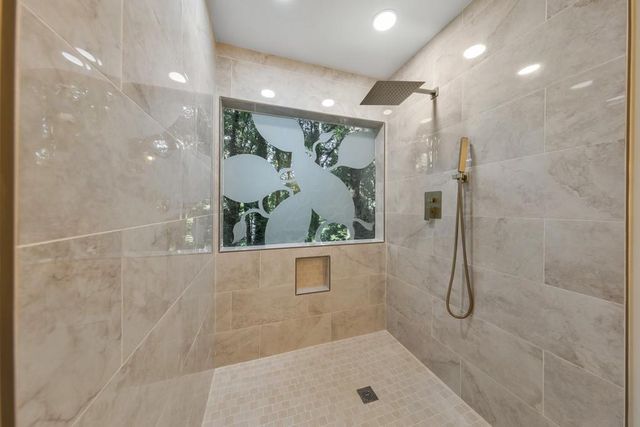 210 Brandenburgh Circle, Roswell, GA 30075