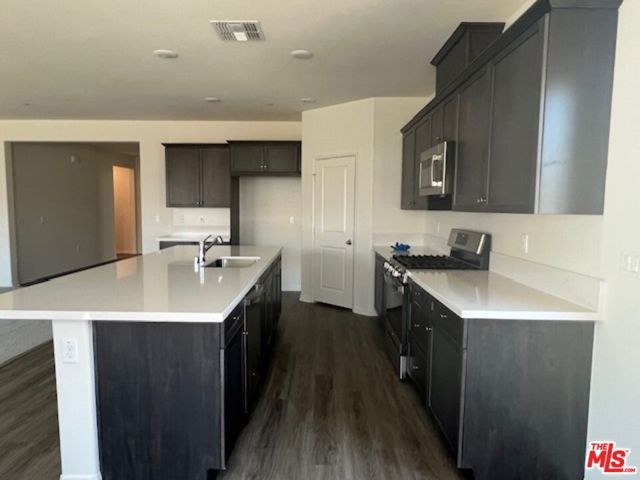 7318 Chetco River Street, Bakersfield, CA 93311