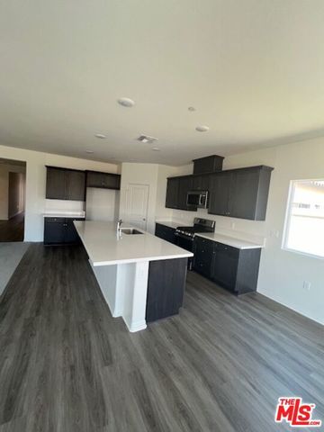 7318 Chetco River Street, Bakersfield, CA 93311