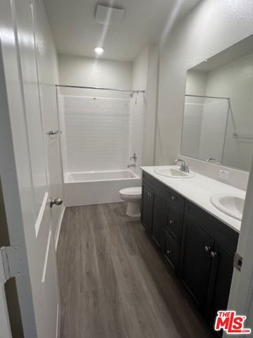 7318 Chetco River Street, Bakersfield, CA 93311