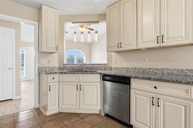 1016 Meadow Glen Circle, Fairburn, GA 30213