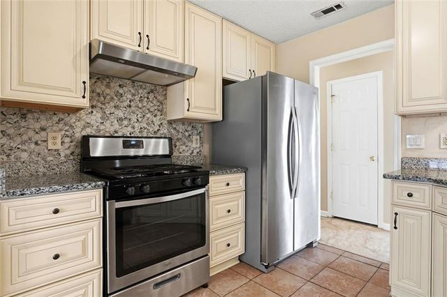 1016 Meadow Glen Circle, Fairburn, GA 30213