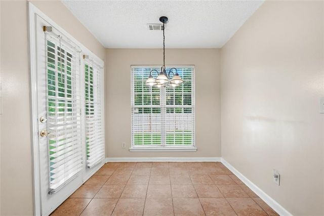 1016 Meadow Glen Circle, Fairburn, GA 30213