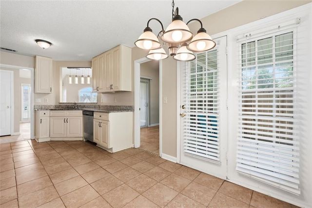 1016 Meadow Glen Circle, Fairburn, GA 30213