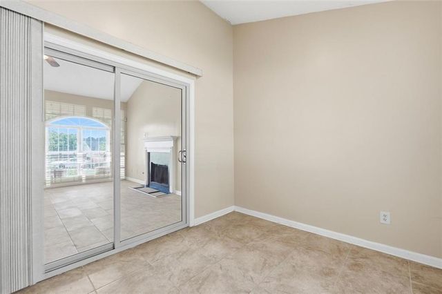 1016 Meadow Glen Circle, Fairburn, GA 30213