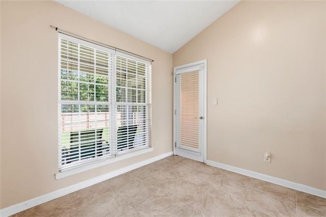 1016 Meadow Glen Circle, Fairburn, GA 30213