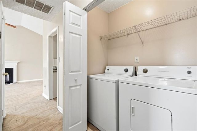 1016 Meadow Glen Circle, Fairburn, GA 30213