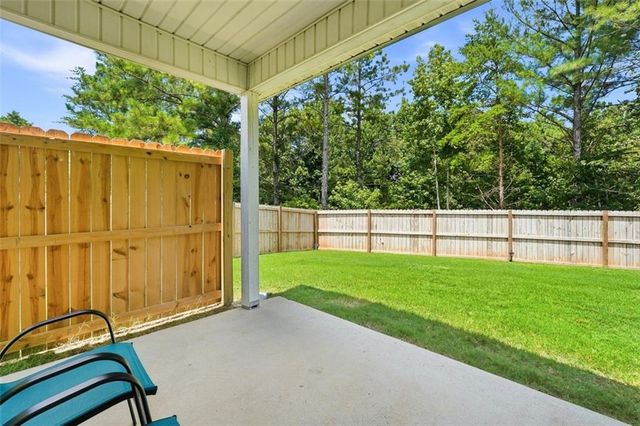 1016 Meadow Glen Circle, Fairburn, GA 30213