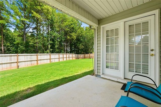 1016 Meadow Glen Circle, Fairburn, GA 30213