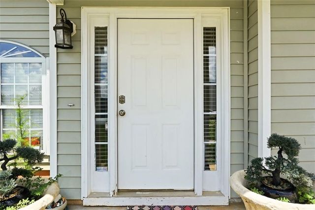 1016 Meadow Glen Circle, Fairburn, GA 30213