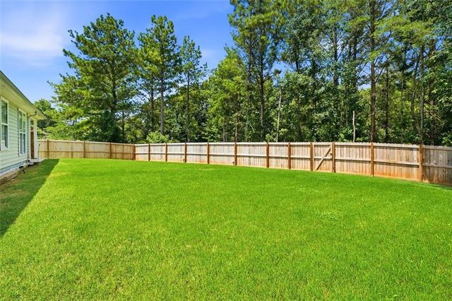 1016 Meadow Glen Circle, Fairburn, GA 30213